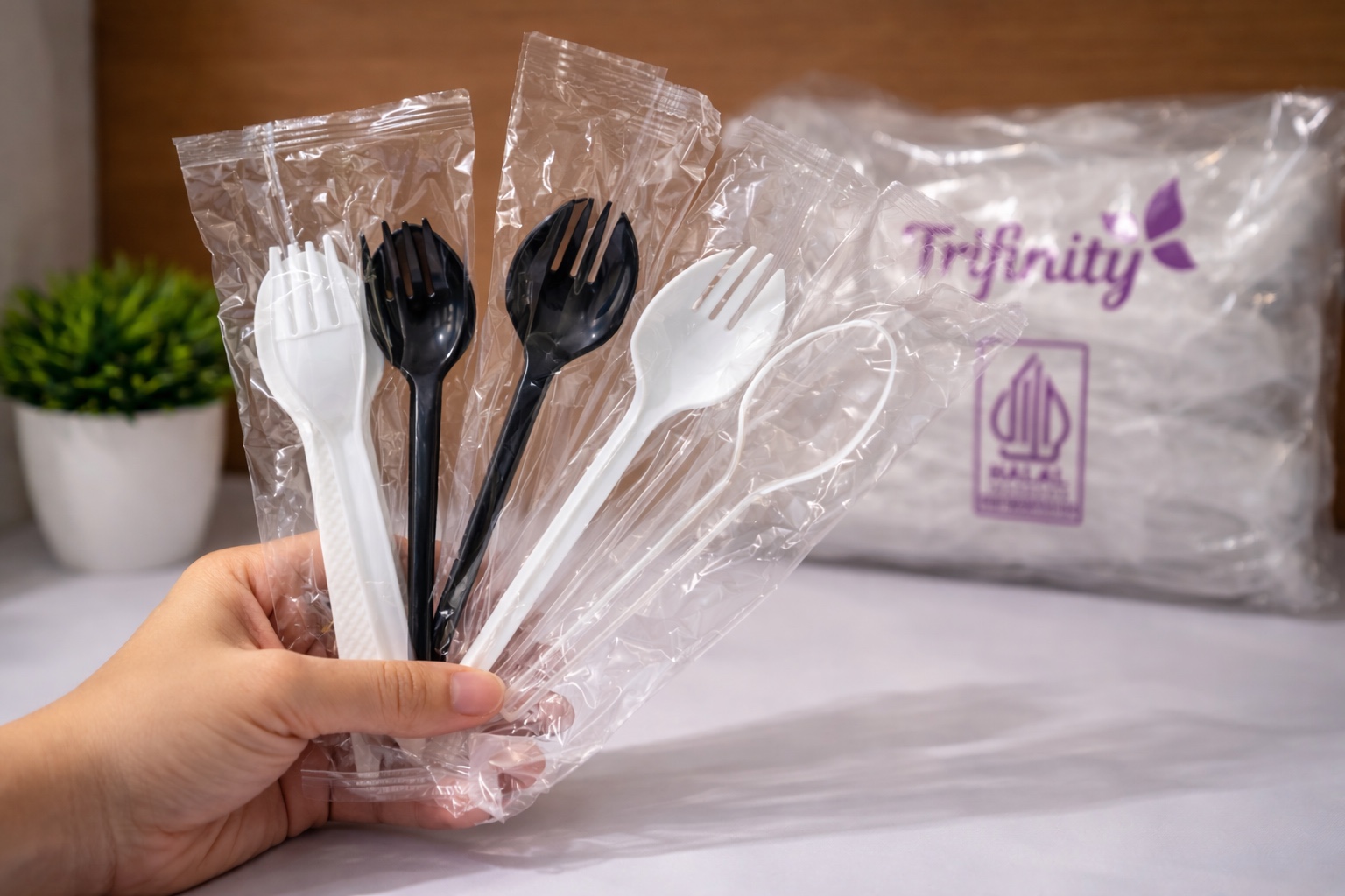 Cutlery Set Trifinity, set sendok garpu spork plastik higienis premium terbungkus seal individu